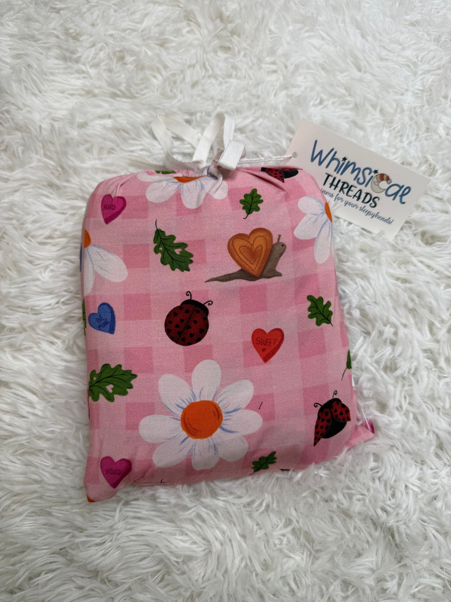 BUGS & KISSES CRIB SHEET