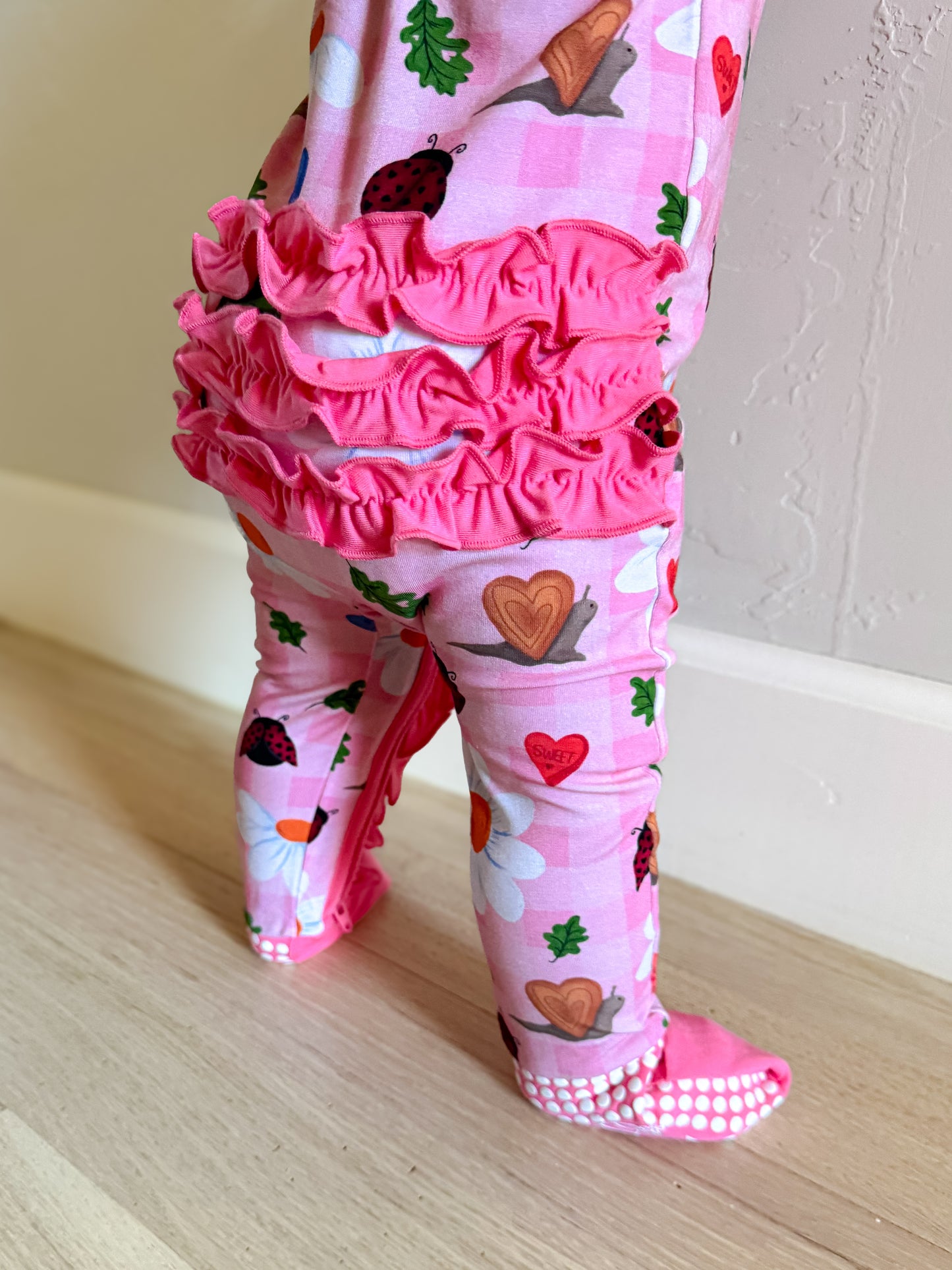 BUGS & KISSES RUFFLE FOOTIE