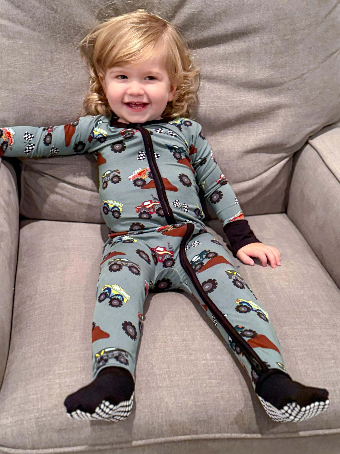 WHEELIE COOL FOOTIES