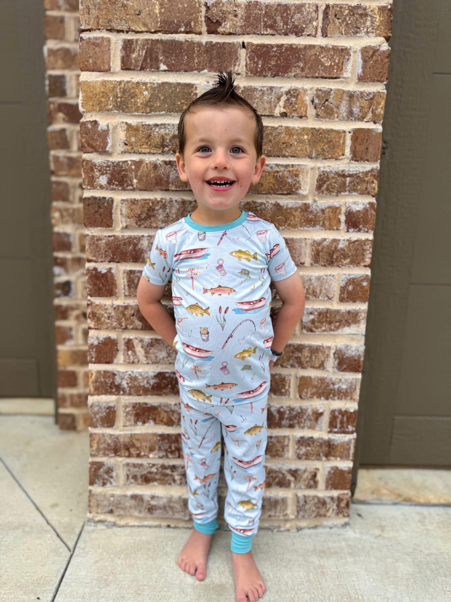 BOATS & BOBBERS SHORT SLEEVE SLEEPY SET