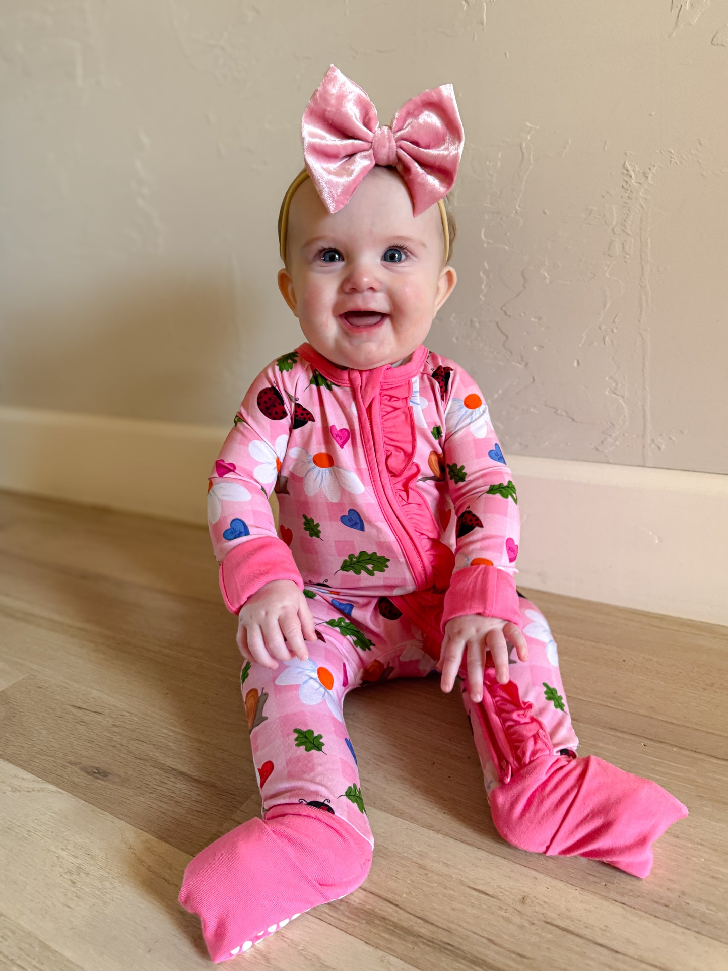 BUGS & KISSES RUFFLE FOOTIE