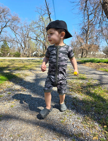 CAMO SHORTIE ZIP